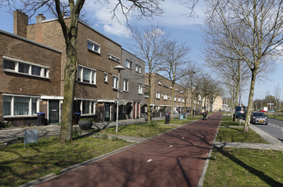 913975 Gezicht op de huizen Marnixlaan 180 (links) -hoger te Utrecht.